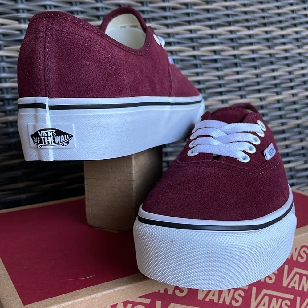 Vans WMNS Authentic Platfor
(Suede) Port Royale/True
VN0ARAVRJNR Platforms - Picture 8 of 16